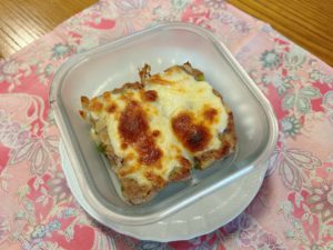 春キャベツとひき肉蒸しでチーズ焼き